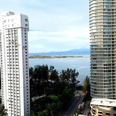 Mansion One Entire House 3 Queenbeds - Spacious Balcony Seaview George Town Exterior foto