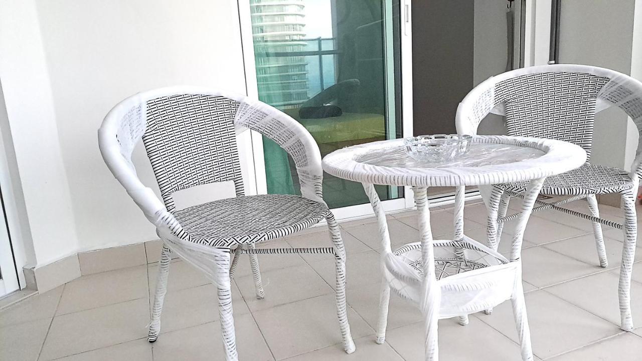 Mansion One Entire House 3 Queenbeds - Spacious Balcony Seaview George Town Exterior foto